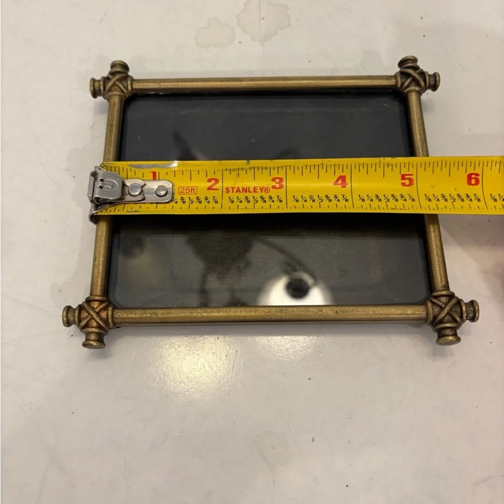 Metal picture frame decor